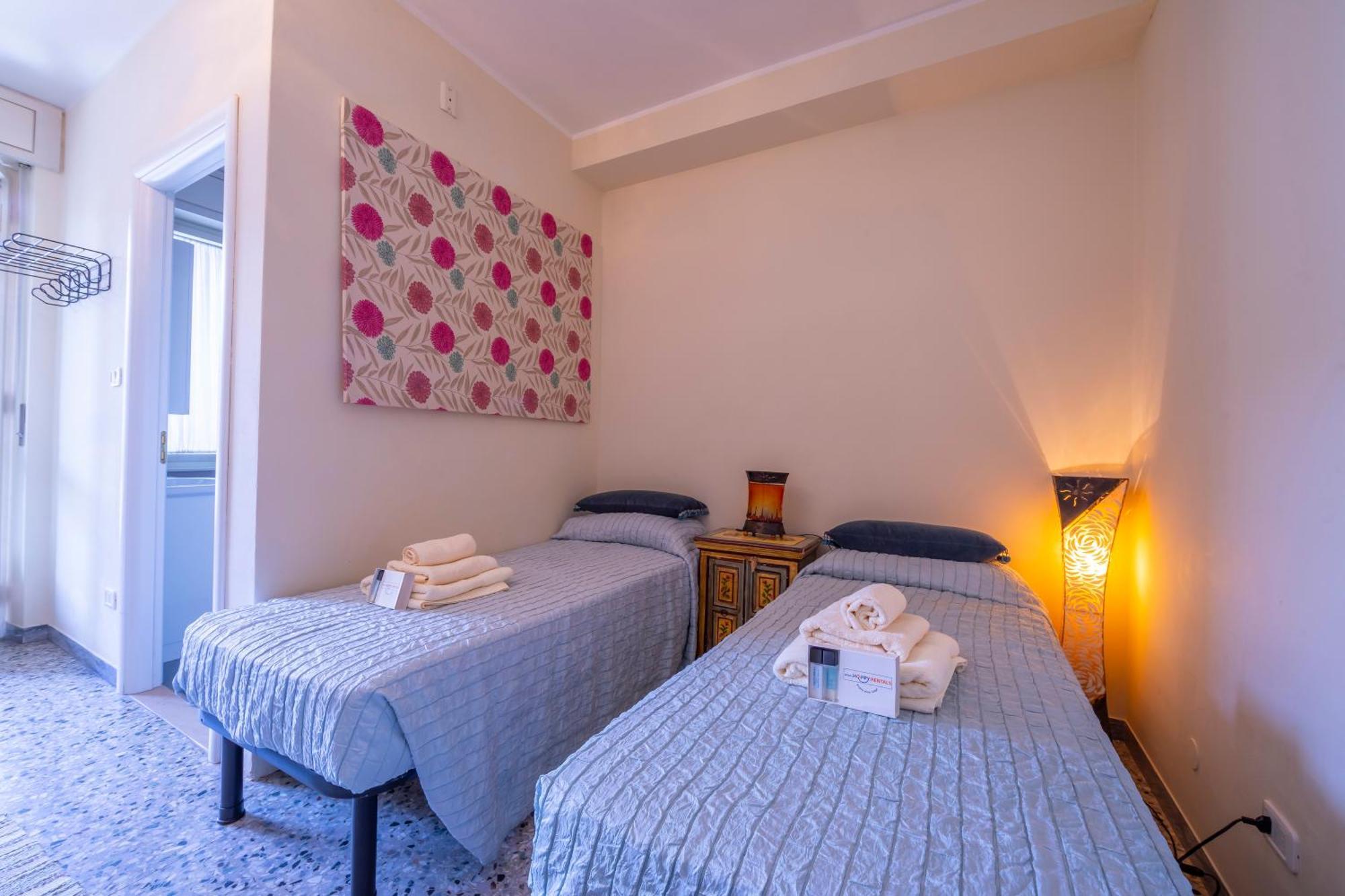 Riva Dante Apartment - Happy Rentals Экстерьер фото